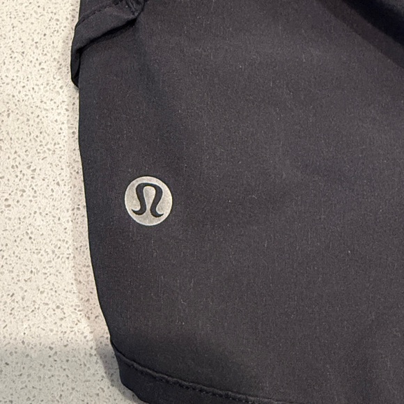 Lululemon Speed Shorts 2.5” Low Rise Size 6 - Picture 3 of 8